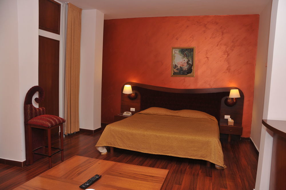 Legend Hotel Beiroet Buitenkant foto