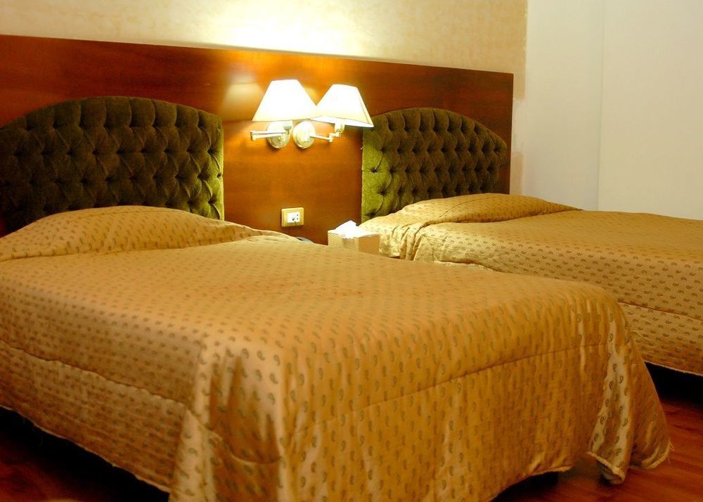 Legend Hotel Beiroet Buitenkant foto